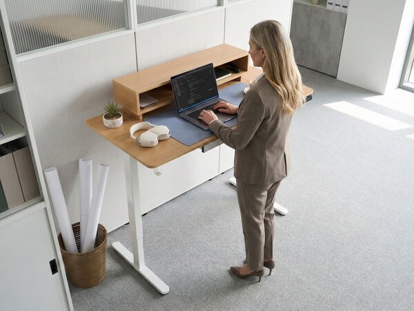 Elektromosan állítható asztal LUCAMA Világosbarna/fehér 120 cm 60 cm USB porttal