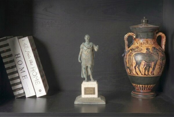 Julius Caesar bronz szobor talapzattal római dekoráció