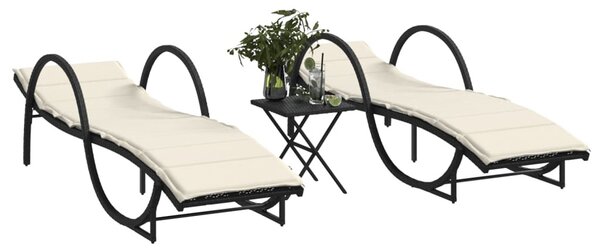 2 db fekete polyrattan napozóágy asztallal