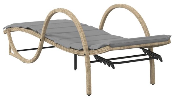 2 db bézs polyrattan napozóágy asztallal