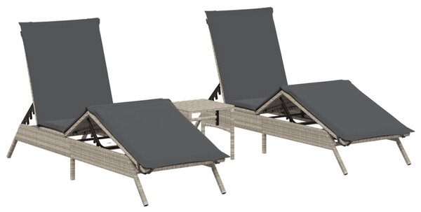 2 db világosszürke polyrattan napozóágy asztallal