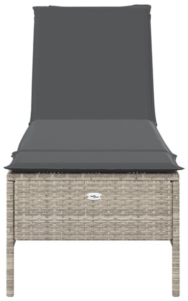Világosszürke polyrattan napozóágy párnával