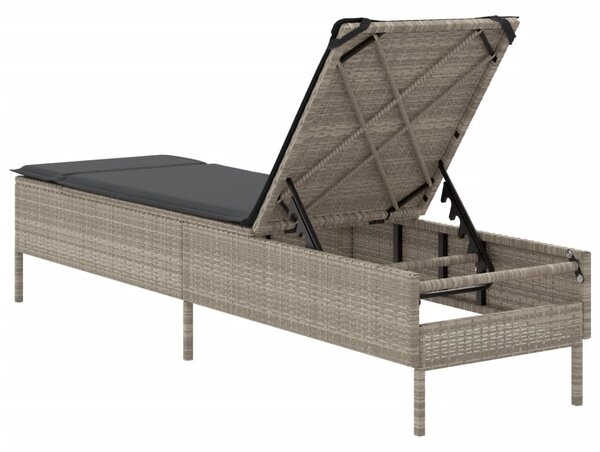 Világosszürke polyrattan napozóágy párnával
