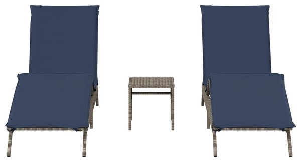2 db szürke polyrattan napozóágy asztallal