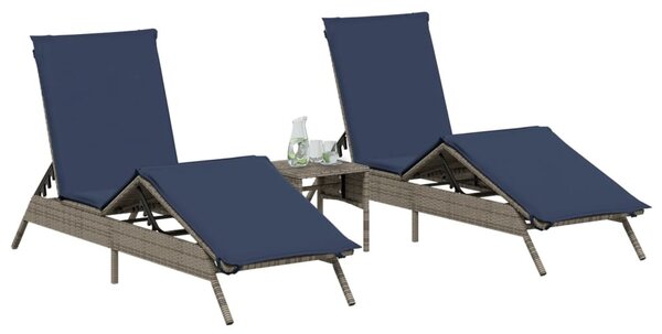 2 db szürke polyrattan napozóágy asztallal