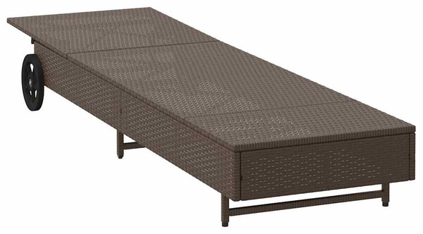 Barna polyrattan napozóágy párnával és kerekekkel