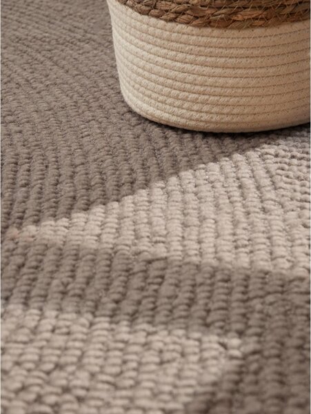 Szürkésbarna kézi szövésű gyapjú szőnyeg 200x300 cm Calmio – Hanse Home