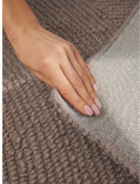 Szürkésbarna kézi szövésű gyapjú szőnyeg 200x300 cm Calmio – Hanse Home
