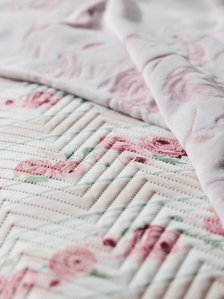 Sinsay - Steppelt ágytakaró virágmintával - pasztellpink