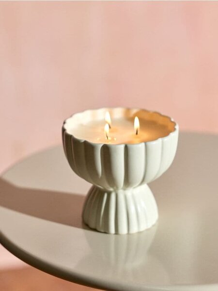 Sinsay - Illatos gyertya bordázott tartóban Orange & jasmine - fehér