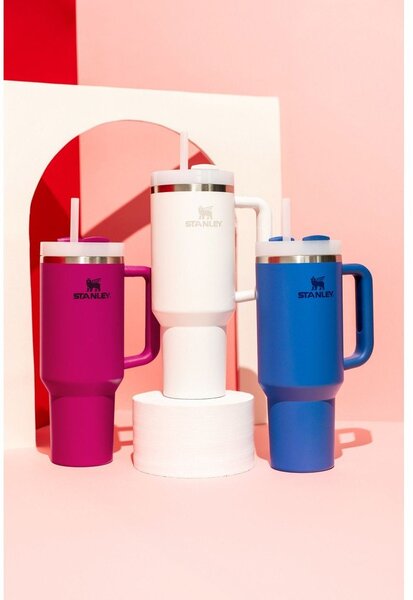 Fehér rozsdamentes acél termosz szívószállal 1,18 l Quencher H2.0 FlowState Tumbler Frost – Stanley
