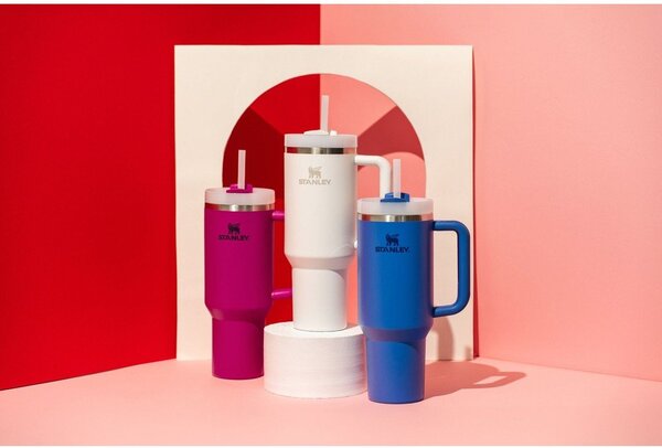 Fehér rozsdamentes acél termosz szívószállal 1,18 l Quencher H2.0 FlowState Tumbler Frost – Stanley