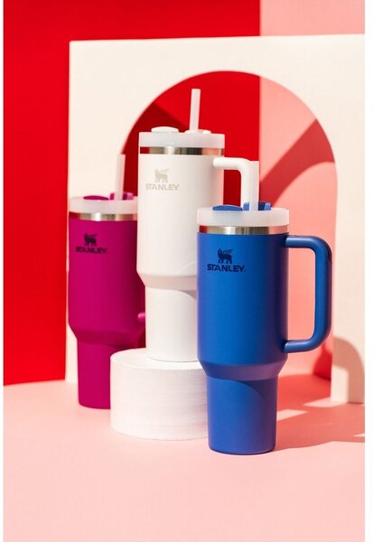 Fehér rozsdamentes acél termosz szívószállal 1,18 l Quencher H2.0 FlowState Tumbler Frost – Stanley
