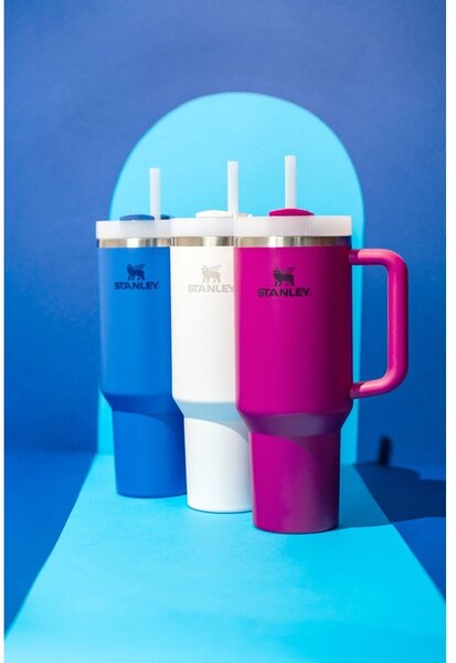 Fehér rozsdamentes acél termosz szívószállal 1,18 l Quencher H2.0 FlowState Tumbler Frost – Stanley
