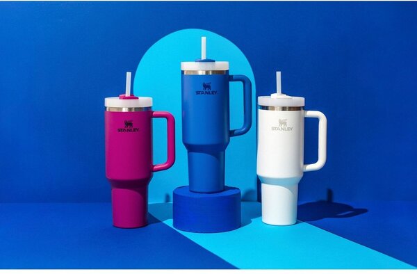 Fehér rozsdamentes acél termosz szívószállal 1,18 l Quencher H2.0 FlowState Tumbler Frost – Stanley