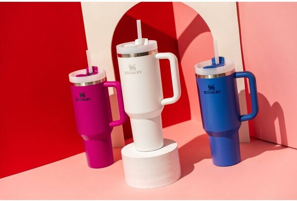 Fehér rozsdamentes acél termosz szívószállal 1,18 l Quencher H2.0 FlowState Tumbler Frost – Stanley