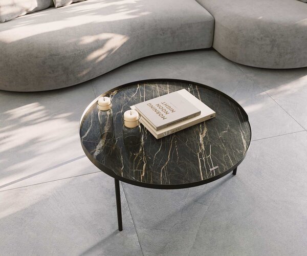 DELIFE Dohányzóasztal Torell 80x80 cm kerámia Laminam®Noir Desir barna fémkeret titán effekt felület