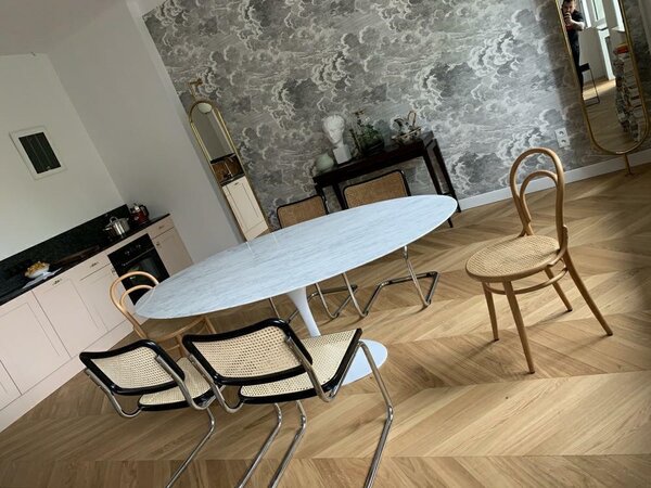 TULIP ELLIPSE MARBLE CARRARA fehér asztal - ovális márványlap, fém