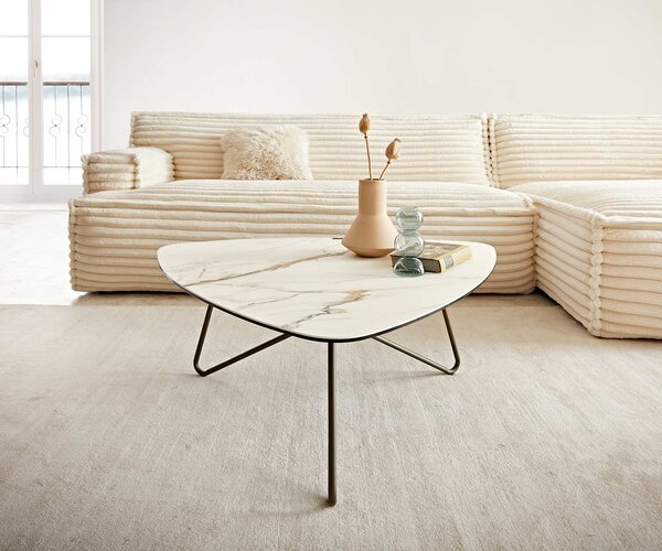 DELIFE Dohányzóasztal Ekrem 88x85 cm kerámia Calacatta Luxe fehér arany szürke hajlított láb kerek fém titán effekt felület