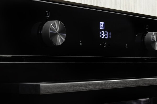 Kluge beépíthető multifonkciós fekete sütő, 75L