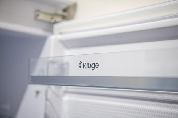 Kluge beépíthető kombi hűtőszekrény alul fagyasztóval, DualNoFrost, 180L/63L