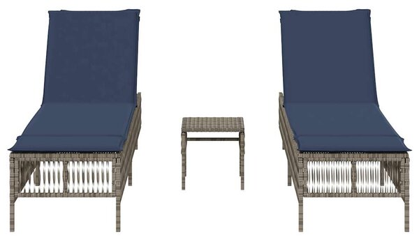 2 db szürke polyrattan napozóágy asztallal