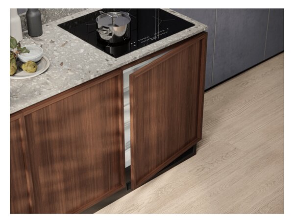 Electrolux LXB2AE82S Beépíthető egyajtós hűtőszekrény