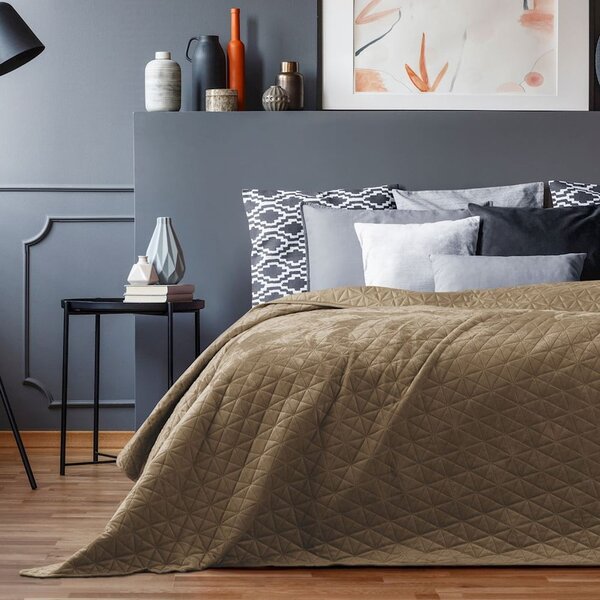 Világosbarna bársony steppelt ágytakaró 240x260 cm Laila – Restilo