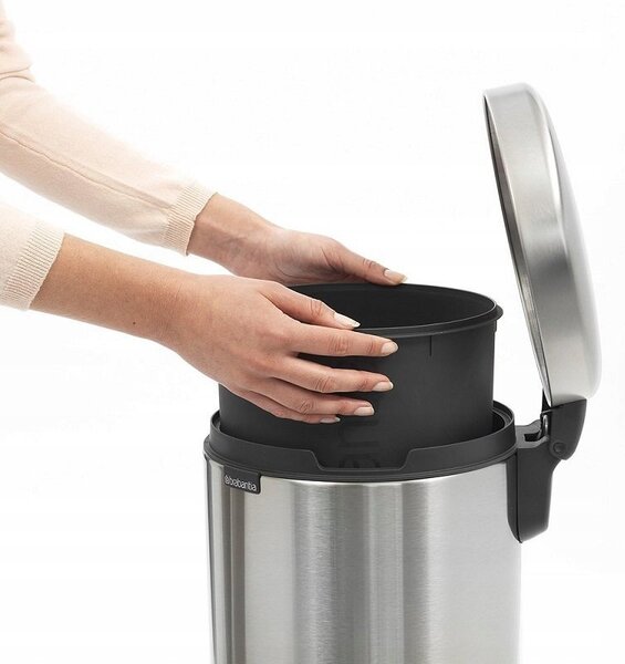 Brabantia NewIcon pedálos hulladékgyűjtő szagmentesen záródó Soft-Close fedél, műanyag tartály, 12L - X méret, acél, magabiztos szürke - 233487