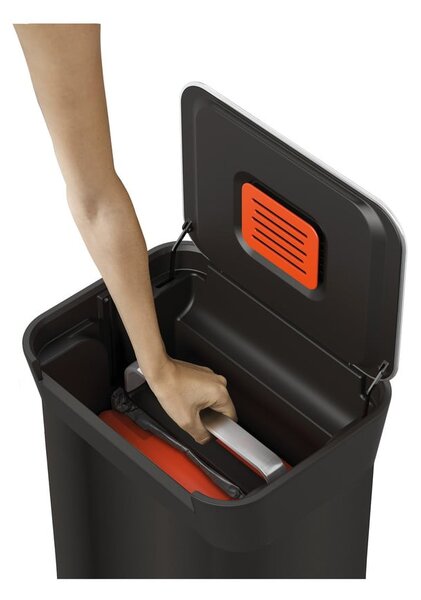 Fekete acél pedálos szemetes 30 l Titan – Joseph Joseph