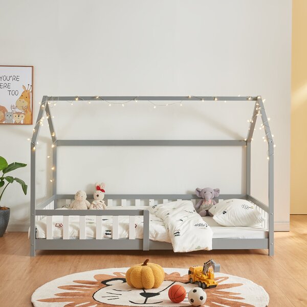 Házikó gyerekágy Hesel leesésgátlóval és matraccal 120x200 cm fenyő szürke/fehér [en.casa]