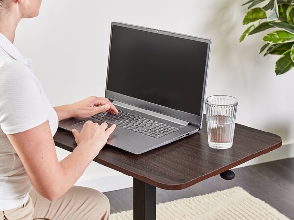 Manuálisan állítható laptop állvány ACADEMIA Sötétbarna 65 cm 48 cm kerekekkel