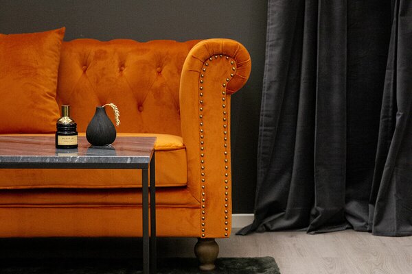 Chesterfield kanapé Dallas 255, Kárpit, 80x217x88cm, Részben összeszerelt, Fenyő