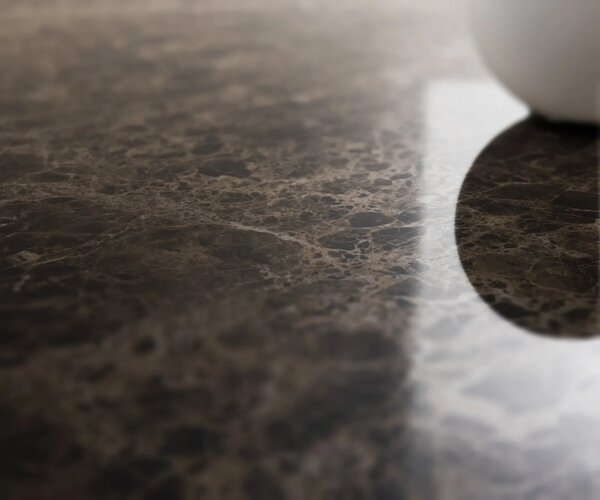 DELIFE Dohányzóasztal Edge hajóformájú 140x80 cm Laminam® Emperador extra polírozott sötétbarna Parabi rozsdamentes acél szálcsiszolt