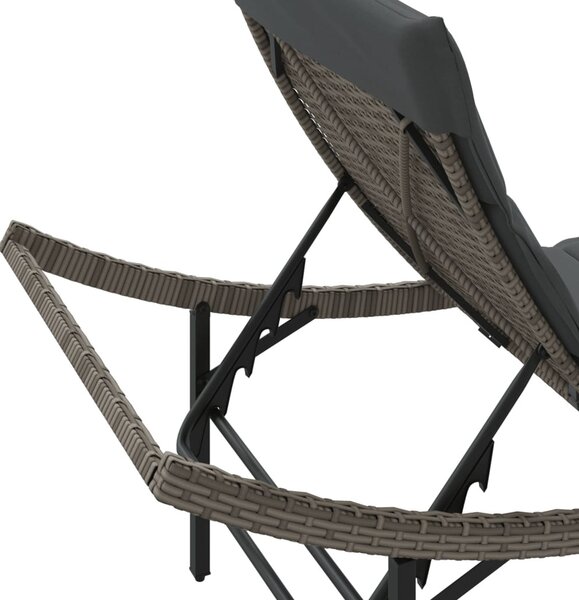 2 db szürke polyrattan napozóágy párnával