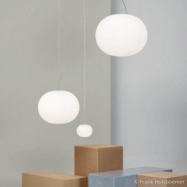 FLOS Glo-Ball - gömb alakú függőlámpa 33 cm, dimmelhető, Fehér / opál, Nappali / Étkező, Üveg, Dizájn