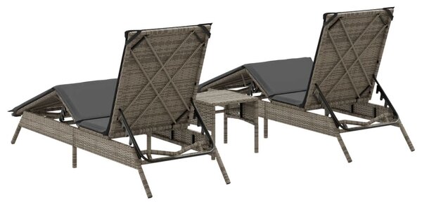 2 db szürke polyrattan napozóágy asztallal