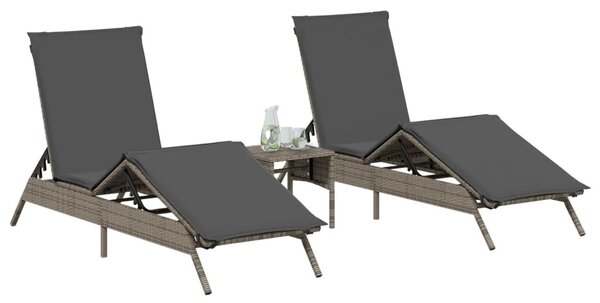 2 db szürke polyrattan napozóágy asztallal