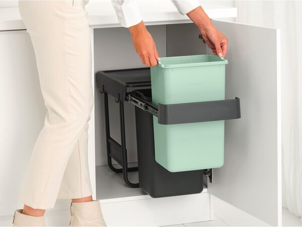 Mentazöld-sötétszürke műanyag szelektív beépíthető szemetes 30 l Sort&Go – Brabantia