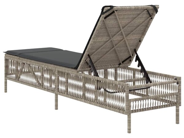 Világosszürke polyrattan napozóágy párnával