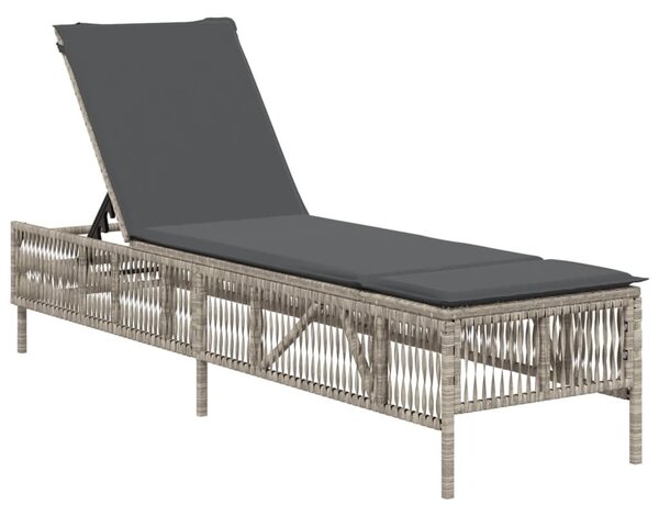 Világosszürke polyrattan napozóágy párnával