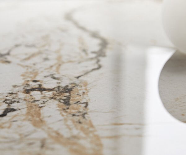 DELIFE Dohányzóasztal Edge hajóformájú 90x90 cm kerámia Minas melange Conis fém titán színű effektfinish