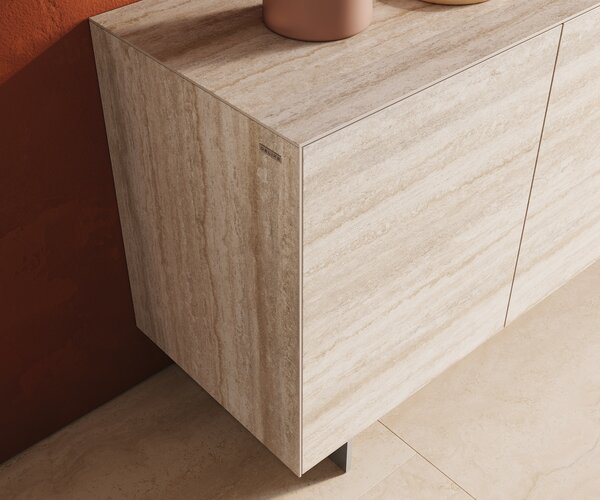 DELIFE Komód Cuor 150 cm kerámia Laminam® Travertino Bianco krémfehér 3 ajtós lebegő láb rozsdamentes acél