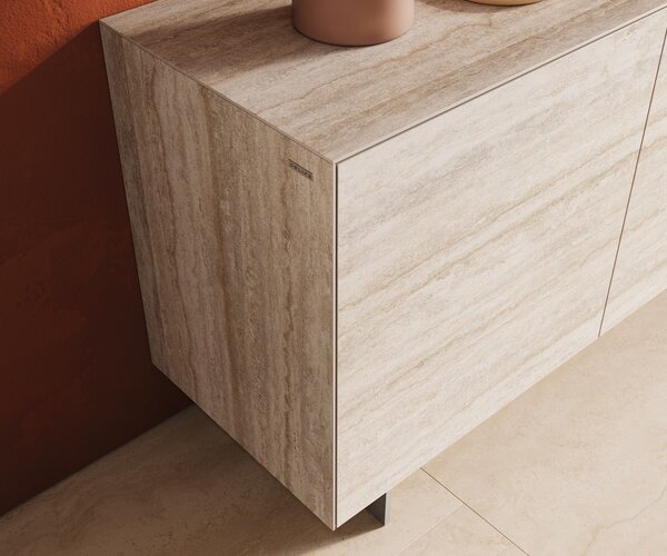 DELIFE Komód Cuor 180 cm kerámia Laminam® Travertino Bianco krémfehér 2 ajtós 3 fiókos rozsdamentes acél lebegő láb