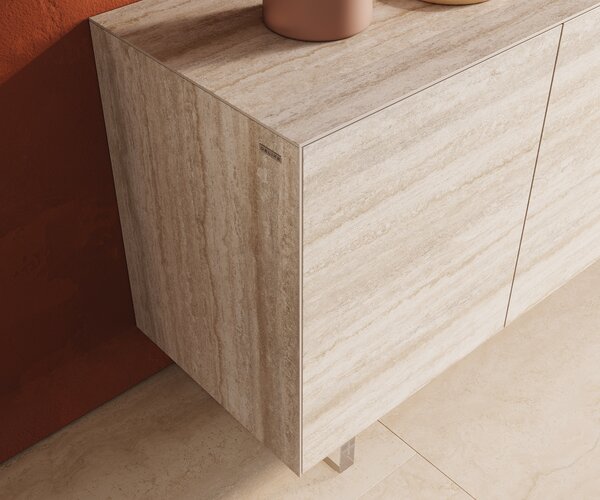 DELIFE Komód Cuor 150 cm kerámia Laminam® Travertino Bianco krémfehér 3 ajtós lebegő láb akrilüveg