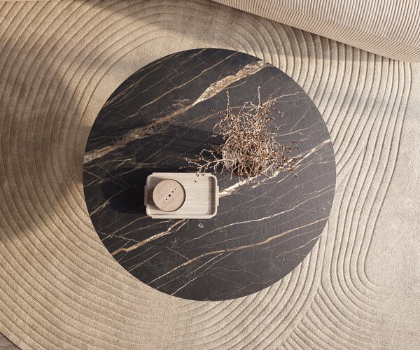 DELIFE Dohányzóasztal Edge kerek 100x100 cm Laminam® kerámia Noir Desir barna Conis metál ezüst