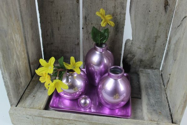Lila dekor tálca hozzáerősített vázákkal