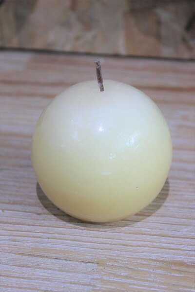 Sárga-krém gömb alakú illatgyertya 7cm