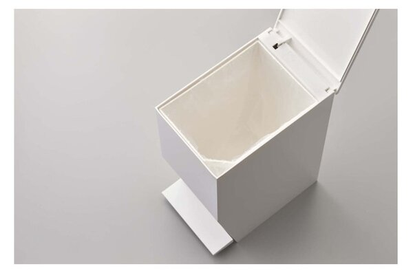 Fehér műanyag pedálos szemetes 3,9 l Tower – YAMAZAKI