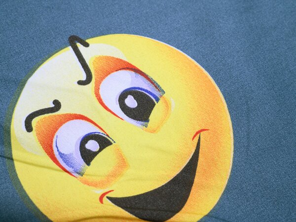 Mikroszálas ágyneműhuzat EMOJI KINYÚJTOTT nyelvvel szürke Ágyneműhuzat mérete: 70 x 90 cm | 140 x 220 cm